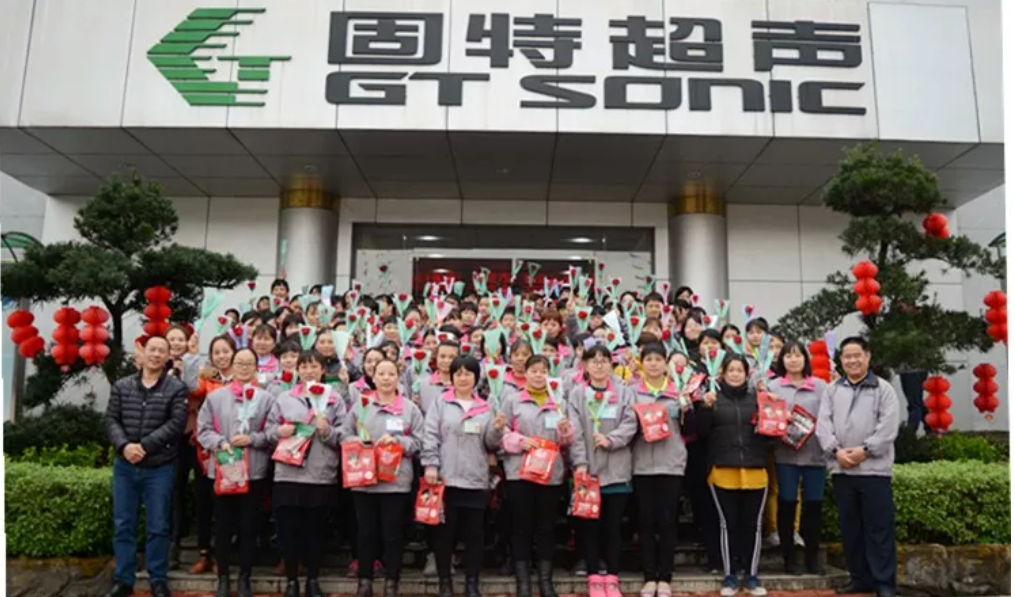 女神們，節(jié)日快樂(lè)！